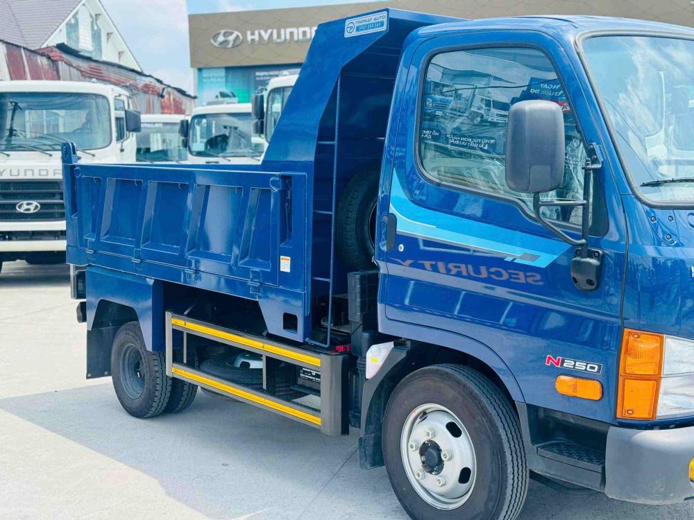 Hyundai N250 thùng ben – góc chụp 2