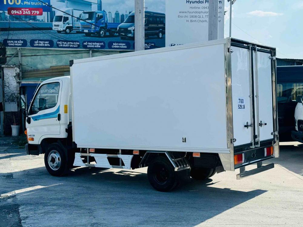 Hyundai N250 thùng kín Composite – góc chụp 3