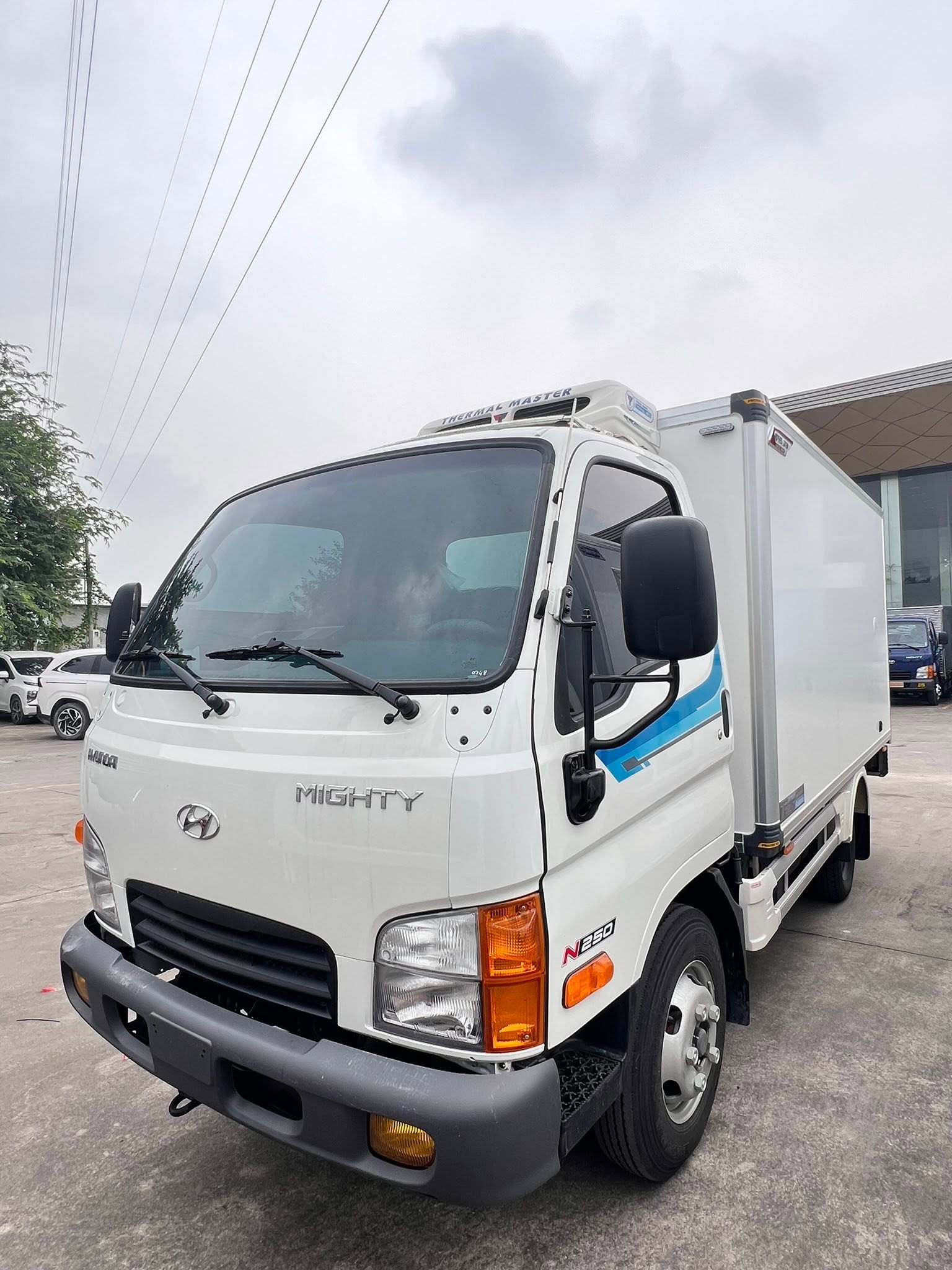 Hyundai N250 thùng đông lạnh – góc chụp 2