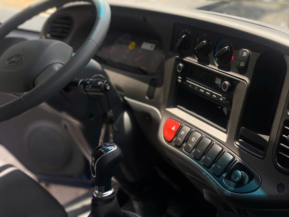Khoang lái Hyundai N250SL Euro 5