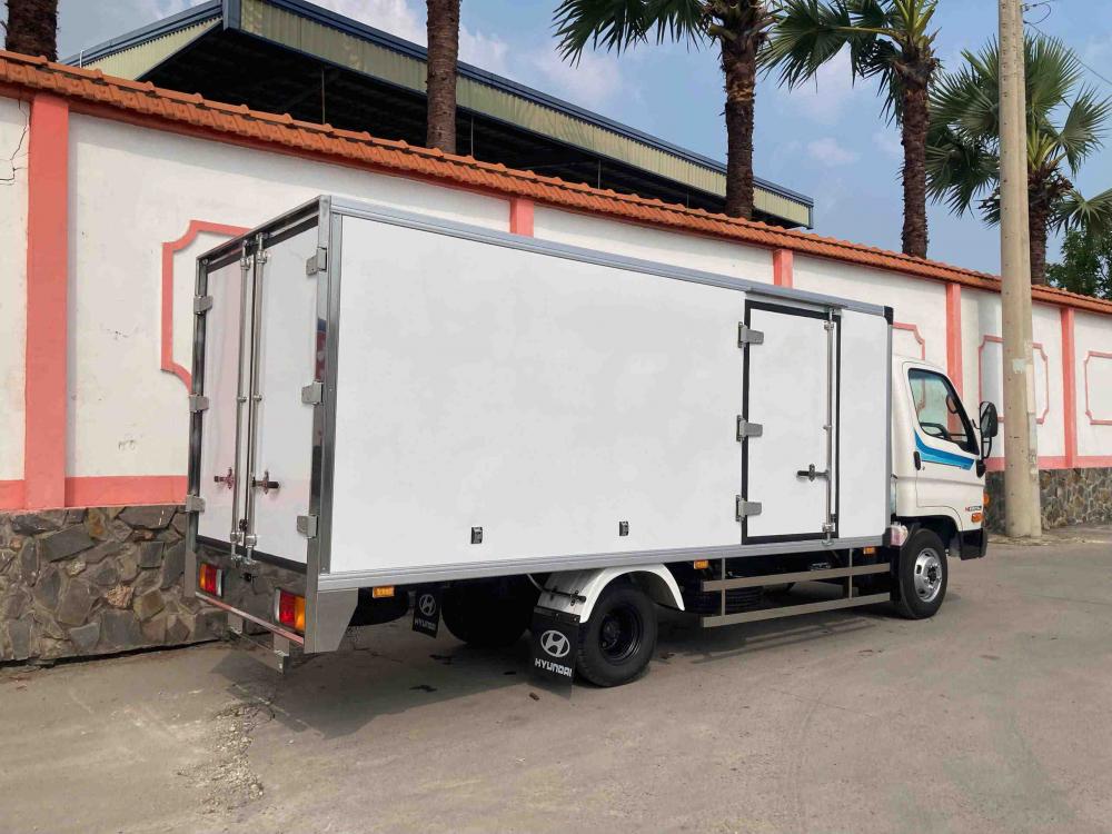 Hyundai N250SL thùng kín Composite – góc chụp 3