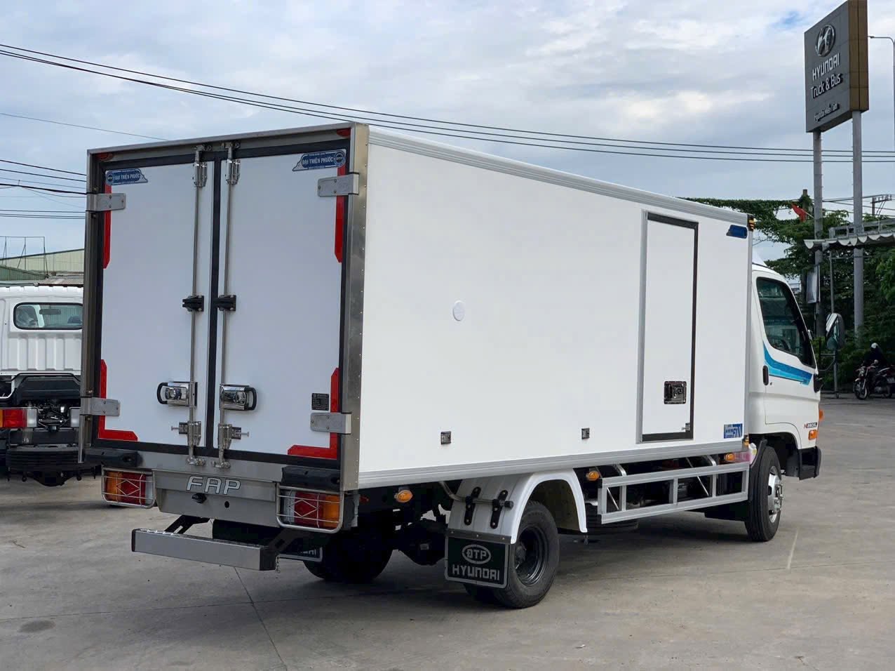 Hyundai N250SL thùng đông lạnh – góc chụp 5