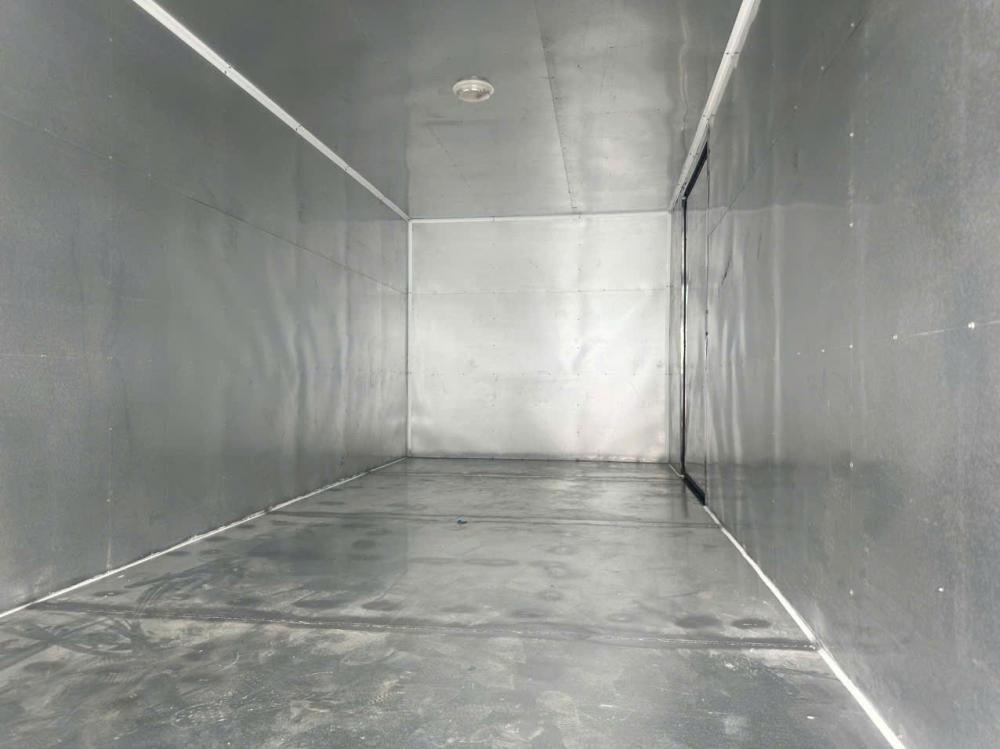 Hyundai N250SL thùng kín vách inox – góc chụp 5