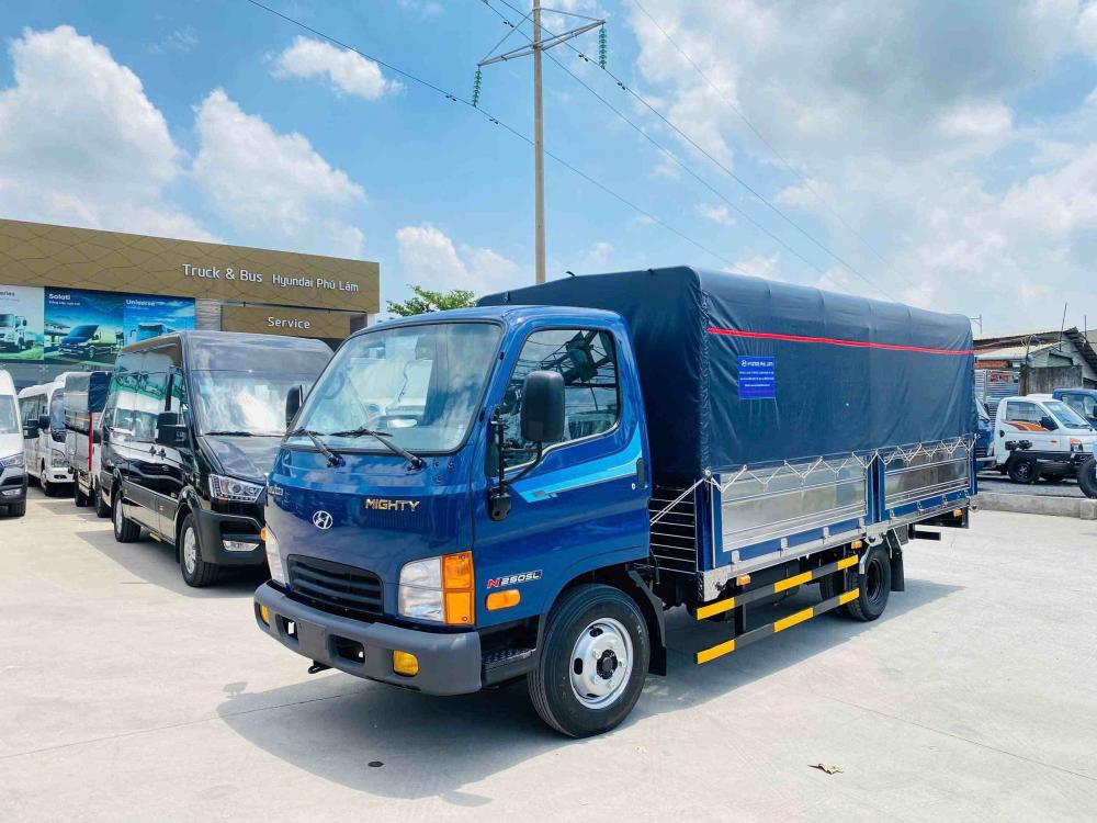Hyundai N250SL thùng mui bạt – góc chụp 1